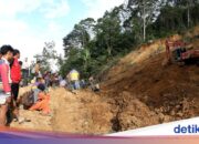 Im Zentrum von Aceh kommt es zu Erdrutschen, mehrere Bewohner sind eingeschlossen