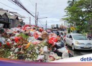 يحث عمدة جنوب تانجيرانج السكان على تخزين النفايات مؤقتًا عند نقلها