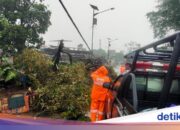 Windregen in Kemang Bogor, umgestürzte Bäume und eine Reihe beschädigter Gebäude