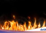 Bei einem Brand im Büro des Bürgermeisters von Süd-Jakarta brennt der Raum des Transformatorgenerators nieder