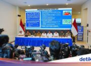 Die Nationalpolizei eröffnet 29 Feldküchen, um Opfer der Katastrophe auf Sumatra mit Nahrungsmitteln zu versorgen