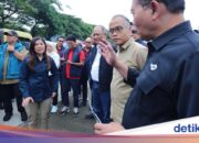 Minister für Kommunikation, Technologie und digitales Ökosystem anwesend, um betroffene Bewohner in Aceh zu bergen