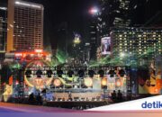 Silvester am HI-Kreisverkehr in Jakarta immer noch lebhaft ohne Feuerwerk