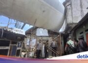 Neueste Sichtung von Flugzeugteilen, die Häuser nach Tornado in Bogor treffen
