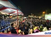 Die Bewohner von Tapsel sind begeistert, heute Abend gemeinsam Prabowo zu sehen, und warten seit dem Nachmittag