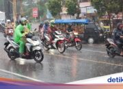Puncak Bogor wurde heute Nachmittag von heftigen Regenfällen heimgesucht, Autofahrer werden gebeten, wachsam zu sein