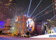 Die Bewohner begrüßen mit Begeisterung das neue Jahr 2026 im HI-Kreisverkehr