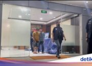 Polizei verhaftet zwei „Pak Ogah“, die Erpressung betreiben, um Unruhe in West-Jakarta zu stiften