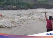 Entsetzt! 3 Menschen wurden beim Angeln in der starken Strömung bei Curug Bogor gefangen