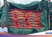 Gus Ipul beobachtet die Überschwemmung in Banjar und verteilt Grundnahrungsmittel und Medikamente