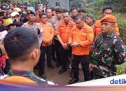 400 Mitarbeiter des SAR-Teams werden zur Suche nach ATR 42-500-Flugzeugen eingesetzt, bei denen der Verdacht besteht, dass sie in Maros abgestürzt sind