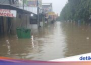 Kelapa Gading ist überschwemmt, der Jalan Boulevard bis Pegangsaan Dua ist überschwemmt