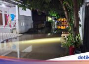 Der Damm bricht, der Fluss tritt über die Ufer, Perum Persada Kota wird von Überschwemmungen heimgesucht