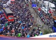 Geschichten von Bewohnern, die wegen Überschwemmungen drei Stunden lang in Daan Mogot festsitzen und ihren Besuch absagen müssen