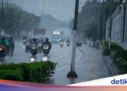 Möglichkeiten zum Arbeiten und Lernen zu Hause nach extremen Wetterbedingungen in Jakarta