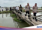 Brimob Polda Metro überwacht den Brückenbau in Pebayuran Bekasi