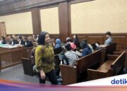 Die ehemalige Nadiem-Sondermitarbeiterin Fiona Handayani behauptet, 50 Millionen IDR pro Monat zu erhalten