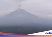 Der Mount Semeru brach heute dreimal aus, die Eruptionshöhe erreichte 1 km