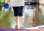 Die Geschichte einer Braut und eines Bräutigams in West-Jakarta, die bei ihrer Hochzeitsfeier von Überschwemmungen heimgesucht wurden