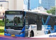 Enthüllung von zwei Verdächtigen, denen versprochen wurde, im TransJakarta-Bus zu masturbieren