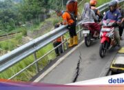 Achtung! Die ausschließlich für Motorräder zugelassenen Straßen in Batutulis Bogor sind rissig und verfallen