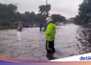 Starker Regen, DI Panjaitan Road in Richtung Kebon Nanas, Ost-Jakarta 50 cm überschwemmt
