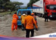 Cilegon war überschwemmt, die Straße nach Anyer war für Fahrzeuge unpassierbar
