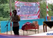 Polizeichef von Sragen weiht Präzisions-Rot-Weiß-Brücke ein, zwei Dörfer sind jetzt miteinander verbunden