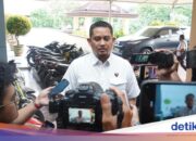 Die Polizei untersucht die Motive zweier Männer, die auf TransJakarta masturbieren