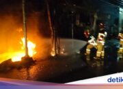 Eine Mini-Tankstelle in Bogor fing Feuer, als der Besitzer Kraftstoff auffüllte