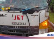 Folgeunfall auf der JORR-Mautstraße, Auto zerstört