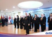 Tri Tito Karnavian leitet Perwosi und konzentriert sich auf die Gesundheit von Frauen und Familien