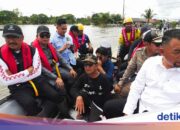 Der Sozialminister besucht Flutopfer in Süd-Kalimantan und stellt sicher, dass Grundbedürfnisse erfüllt werden