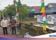 Ministerium für soziale Angelegenheiten richtet öffentliche Küche ein und sendet logistische Hilfe für Flutopfer in Süd-Sumatra