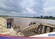 Gerade repariertes River Cliff-Projekt in Bojonegoro stürzt ein