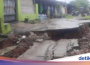 Starker Regen löst Erdrutsche in Cikarang aus, 4 Häuser der Bewohner werden beschädigt