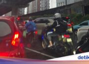 Die Geschichte eines Autos, das an der Mautausfahrt Antasari in Richtung Blok M eine Stunde lang im Stau stand