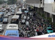 Die Weihnachts- und Neujahrsferien sind vorbei, der Verkehr in Pancoran in Richtung Kuningan ist blockiert