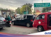 Besucher zerstreuen sich, Staus rund um Ragunan