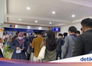 Zugfahrten wegen Überschwemmung abgesagt, Passagiere überfüllten den Bahnhof Semarang Tawang