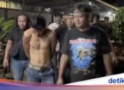 Seit zwei Jahren auf der Flucht, Motorraddiebe eines Journalisten während der Berichterstattung über Motorraddiebstahl in Süd-Sumatra festgenommen