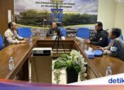 Schlange von Schiffen im Hafen von Muara Angke, Polizei stimmt sich mit Managern ab, um Lösungen zu finden