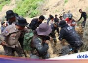 Die Polizei von Zentral-Aceh reist durch unwegsames Gelände und verteilt Hilfsgüter in abgelegene Gebiete