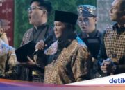 Der Moment, in dem Prabowo bei National Christmas 2025 „Sio Mama“ und „O Ulate“ singt
