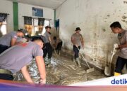 Polizeisatbrimob von Banten reinigt Schulen und verteilt Al-Qur’an in Aceh