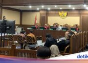 Zeuge des Chromebook-Falls gibt zu, 7.000 US-Dollar erhalten zu haben, obwohl er nicht mehr im Amt ist