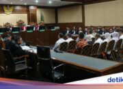 Ehemaliger Beamter des Arbeitsministeriums gibt zu, dass er seinen Vorgesetzten häufig Geld für den Auslandsdienst hinterlegt