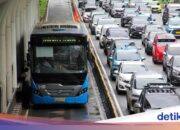 2 Männer, die im TransJ-Bus masturbieren, werden nach ihrer Festnahme einer Untersuchung unterzogen