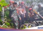 Evakuierung von ATR 42-500-Flugzeugen, SAR-Team verteidigt, baut Zelt in Puncak auf