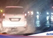 Die Mautstraße Merak KM 50 ist heute Nacht immer noch überschwemmt, der Verkehr ist gestaut